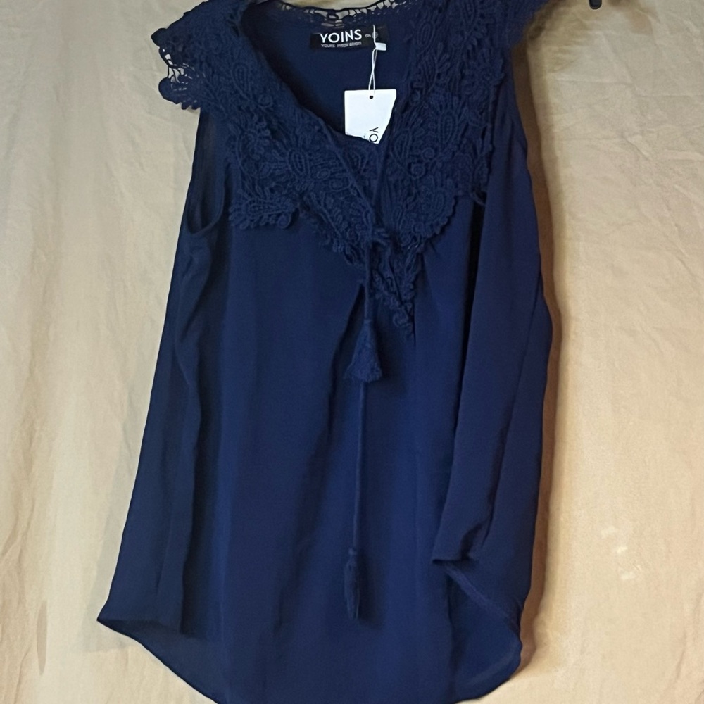 YOINS Navy Crochet-Trim Sleeveless V-Neck blouse